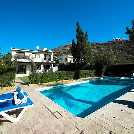 Bay Willa Pissouri