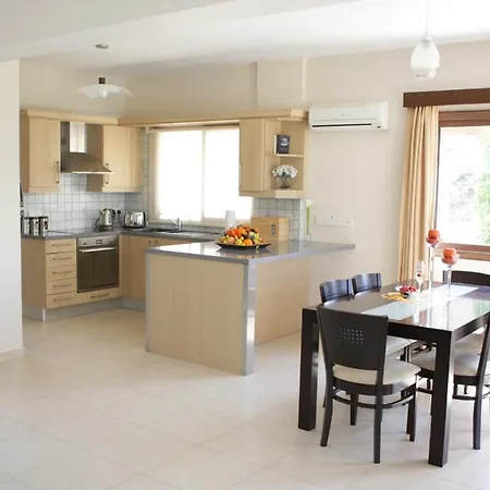 Bay * Pissouri
